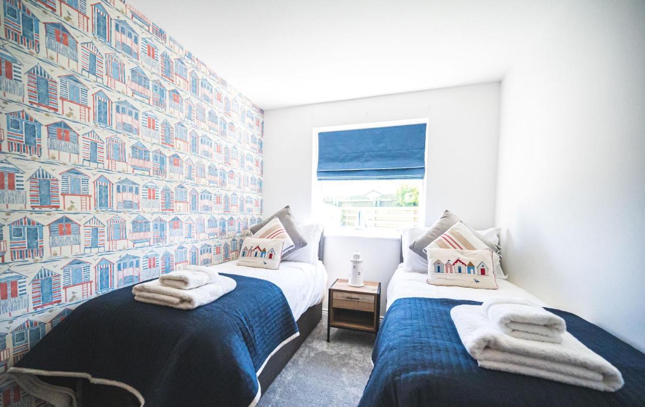 Luxury 4 Bed, 3 Bathroom, Pet Friendly Villa, Sleeps 8, With Hot Tub In Trearddur Bay Exterior photo
