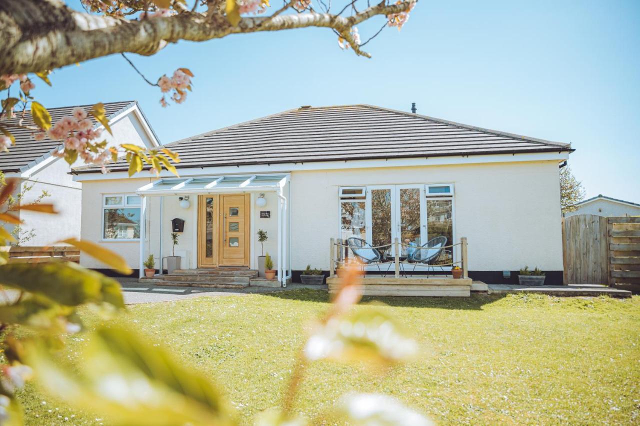 Luxury 4 Bed, 3 Bathroom, Pet Friendly Villa, Sleeps 8, With Hot Tub In Trearddur Bay Exterior photo
