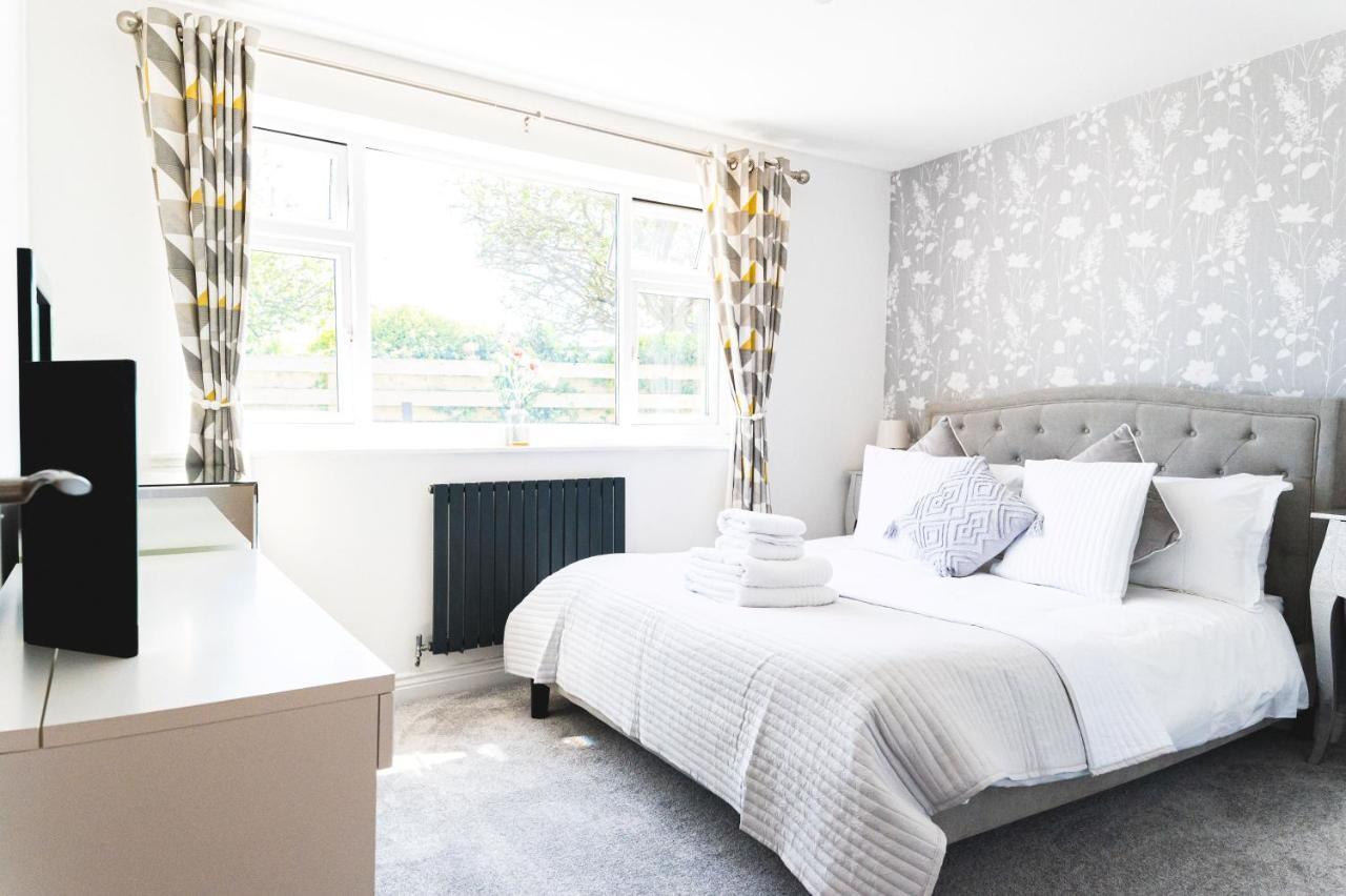 Luxury 4 Bed, 3 Bathroom, Pet Friendly Villa, Sleeps 8, With Hot Tub In Trearddur Bay Exterior photo